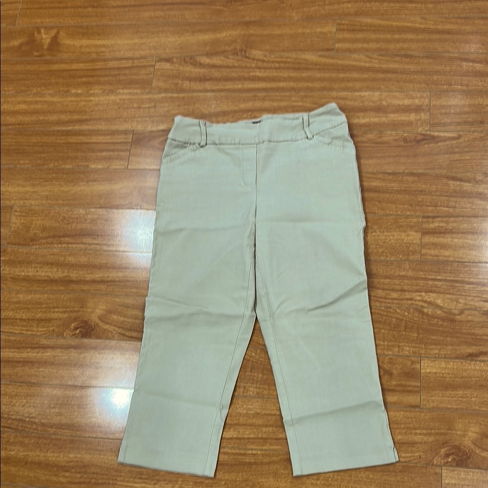 Women Capris size 10